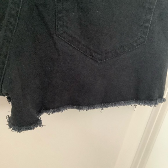 Tinseltown womens Mid rise solid black Cut Off shorts size 0 stretch Raw Hem - Picture 3 of 9